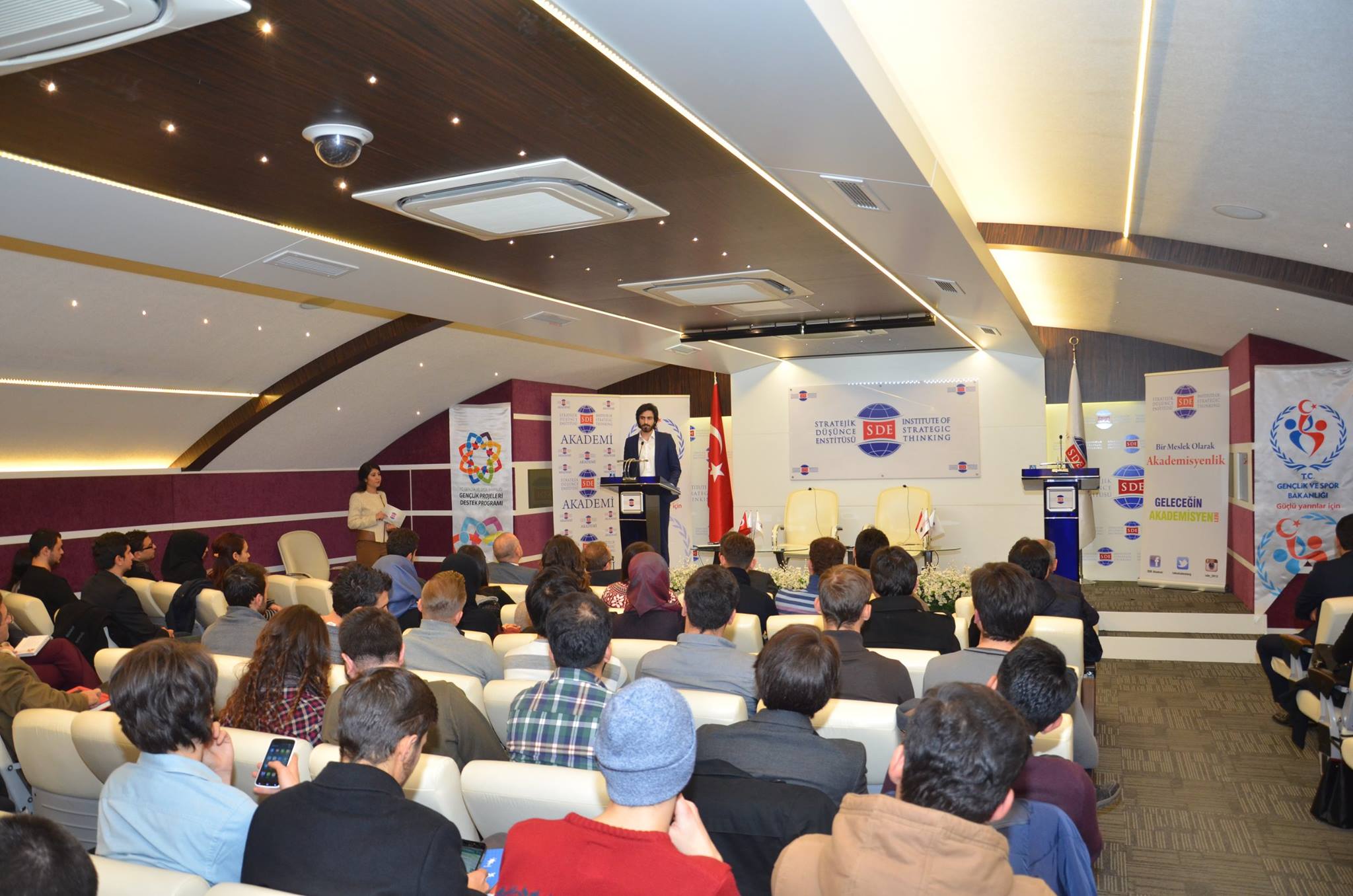 “Akademik Kariyer’e İlk Adım” konferansı düzenlendi.