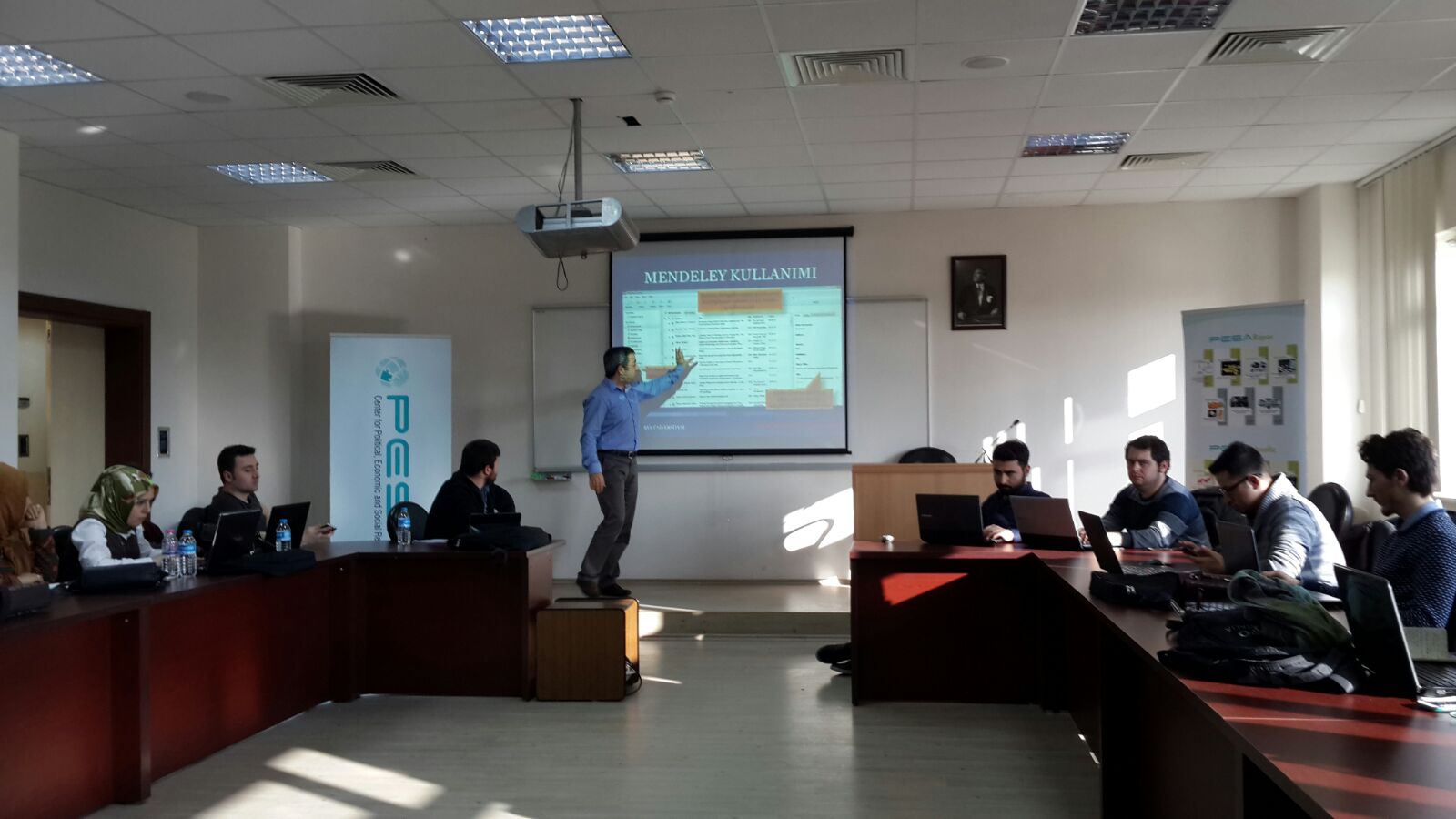 ”Yabancı Dili Ana Dili Gibi Öğrenme, Akademik Yazım ve Mendeley Programı” başlıklı ders gerçekleştirildi.